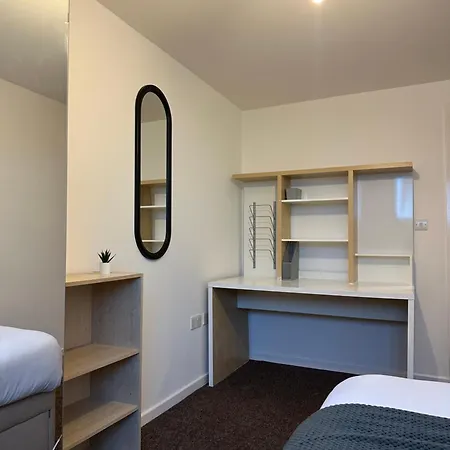 Centre 2 Bed 2 Bath With En-suite *