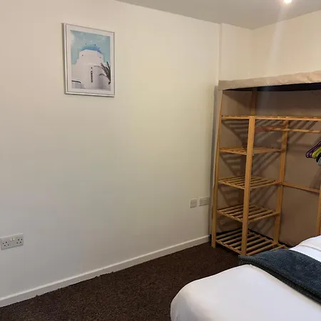 Centre 2 Bed 2 Bath With En-suite Lägenhet