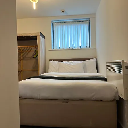Centre 2 Bed 2 Bath With En-suite Lägenhet *