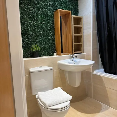 Lägenhet Centre 2 Bed 2 Bath With En-suite *