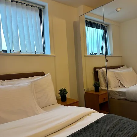Centre 2 Bed 2 Bath With En-suite