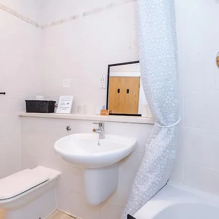 Stylish Apartment, Pool Table, Sleep 6, Location