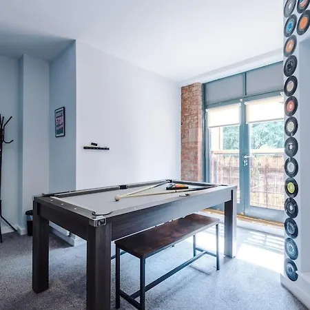 Stylish Apartment, Pool Table, Sleep 6, Location Appartamento *