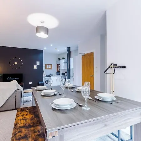 Stylish Apartment, Pool Table, Sleep 6, Location Appartamento