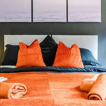 Stylish Apartment, Pool Table, Sleep 6, Location Appartamento *
