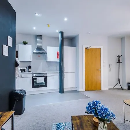Stylish Apartment, Pool Table, Sleep 6, Location *