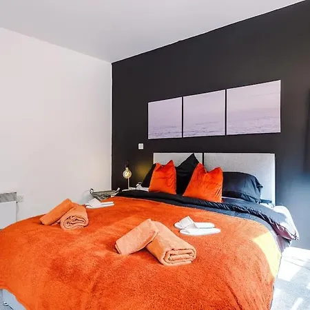Stylish Apartment, Pool Table, Sleep 6, Location