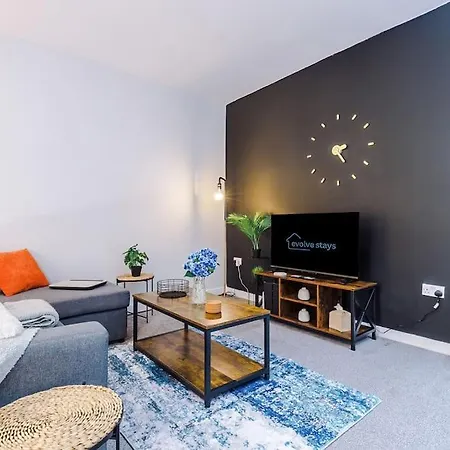 Stylish Apartment, Pool Table, Sleep 6, Location *
