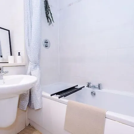 Stylish Apartment, Pool Table, Sleep 6, Location Appartamento