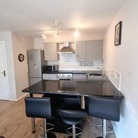 Apartment Cosy 2br Modern With Free Parking Liverpool