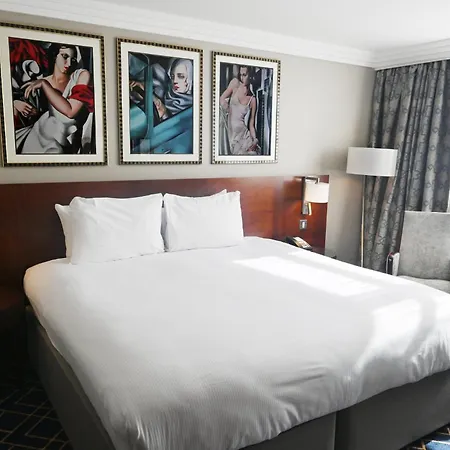 Отель Crowne Plaza - John Lennon Airport By Ihg
