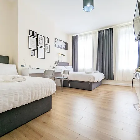 Guest In Anfiled Near Stadium, Free Parking * Liverpool