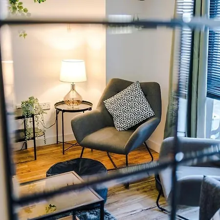 Sleeps 6, Stylish Apartment, Perfect For Groups, Long Term Disc 公寓 *