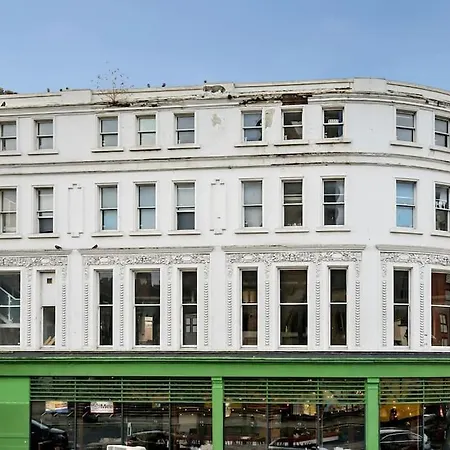Centre 2 Bedroom Apartment, Sleeps 6 Guests - Close By To Main Shops, Attractions, Bars & More!