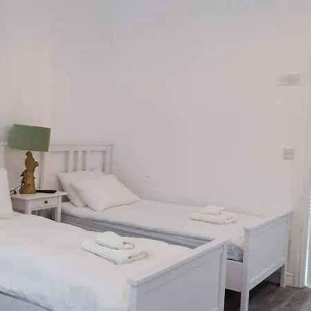 Citybreaks With Free Parking Aparthotel