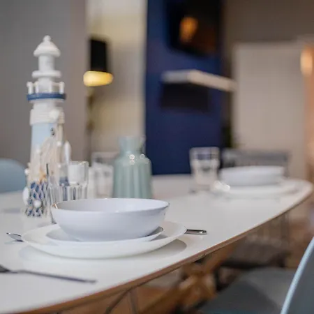 The Shamrock Stadium Side Retreat - Spacious House - Free Parking * Liverpool