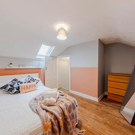 Casa vacanze The Shamrock Stadium Side Retreat - Spacious House - Free Parking *