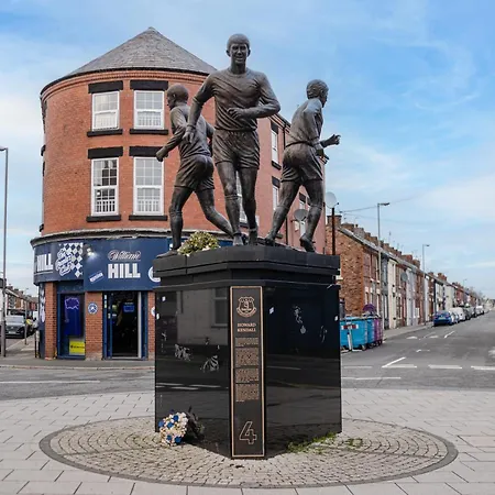 The Shamrock Stadium Side Retreat - Spacious House - Free Parking Casa vacanze Liverpool