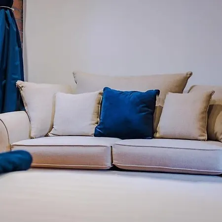 Stylish For 8 Guests
