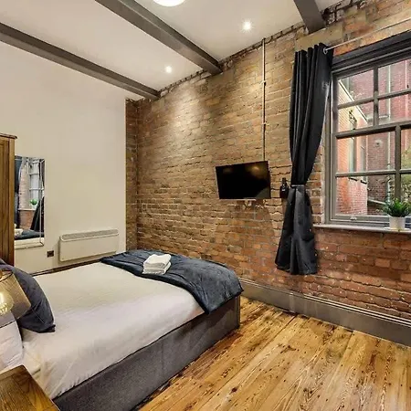 Stylish For 8 Guests Liverpool