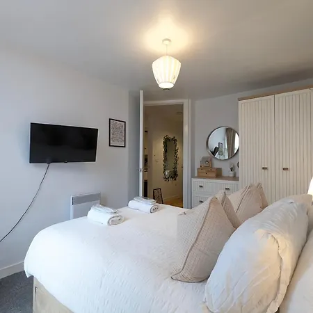 Centre Morden 1-bedroom Near Dock * Liverpool
