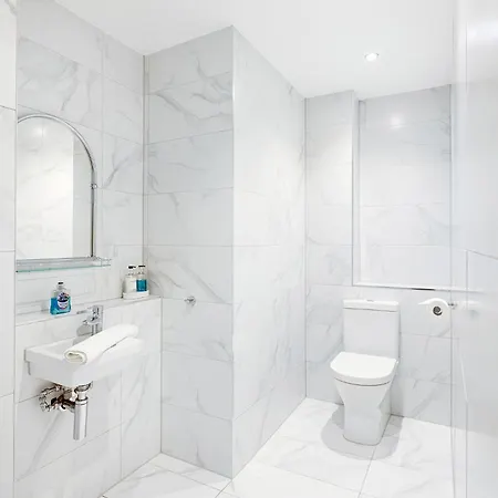 Lock And Key Boutique - Duke Street 4*