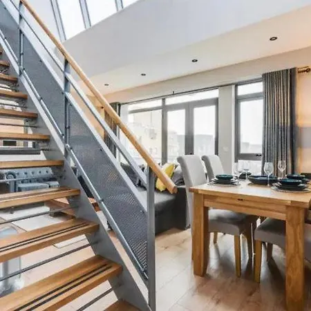 Unique City Centre Penthouse Apartment *