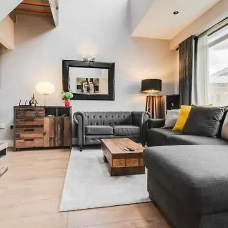 Unique City Centre Penthouse Apartment *