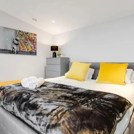 Unique City Centre Penthouse Apartment