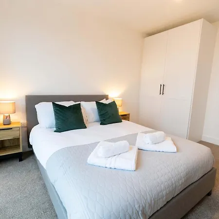 Spacious 1 Bed In W Views Λίβερπουλ