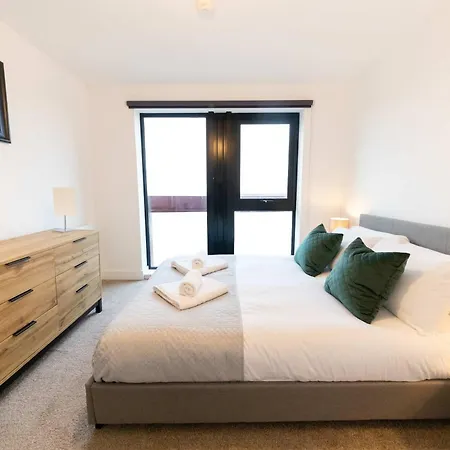 Spacious 1 Bed In W Views *