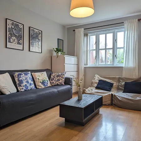 Vintage 2-bed Centre Gem Free Parking *