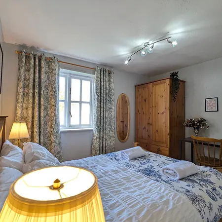 Vintage 2-bed Centre Gem Free Parking Апартаменты *