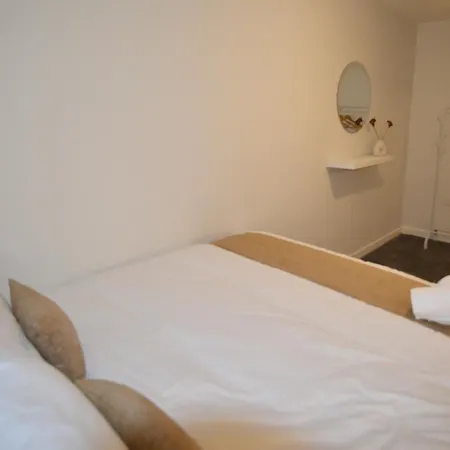 Chic Escape - Perfect 1-bed For Business & Leisure Апартаменты *