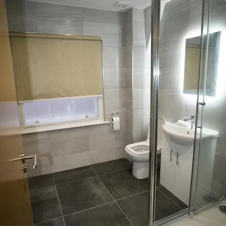 Апартаменты Chic Escape - Perfect 1-bed For Business & Leisure *