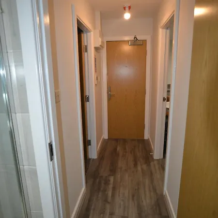 Chic Escape - Perfect 1-bed For Business & Leisure Апартаменты Ливерпуль