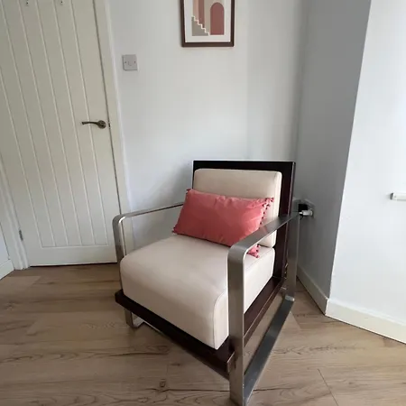 2025 Award Winner Peach House - 4 Bedrooms *