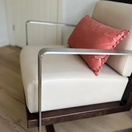 2025 Award Winner Peach House - 4 Bedrooms Liverpool