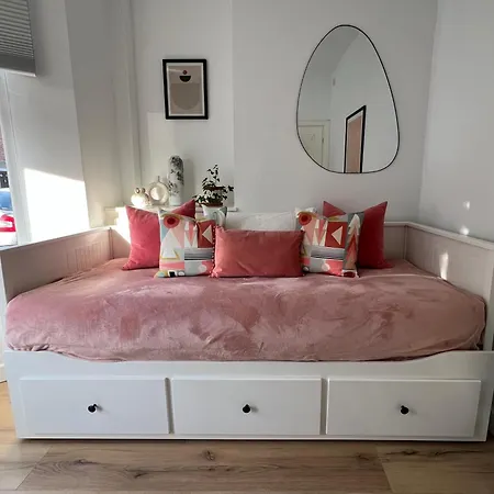2025 Award Winner Peach House - 4 Bedrooms Сasa de vacaciones