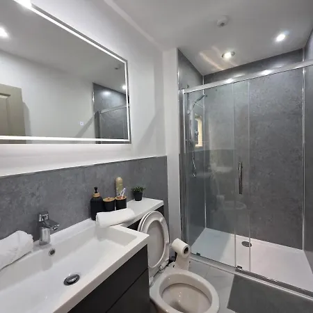 18 Anfield 5 Min Walk Sleeps 7 4br 5bed 3bathrms Casa de Férias *