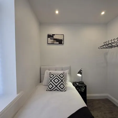 18 Anfield 5 Min Walk Sleeps 7 4br 5bed 3bathrms Casa de Férias