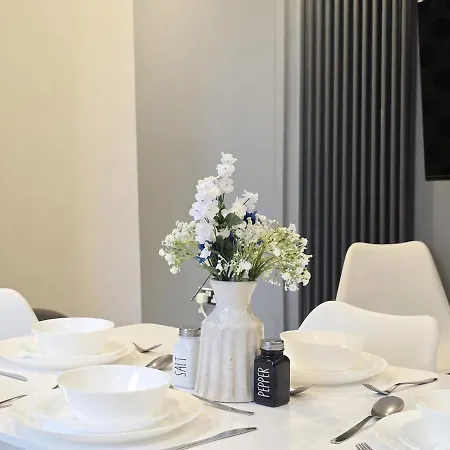 Casa de Férias 18 Anfield 5 Min Walk Sleeps 7 4br 5bed 3bathrms