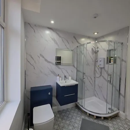 18 Anfield 5 Min Walk Sleeps 7 4br 5bed 3bathrms