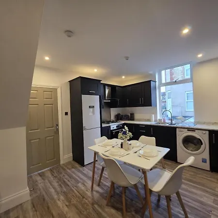 18 Anfield 5 Min Walk Sleeps 7 4br 5bed 3bathrms Casa de Férias Liverpool