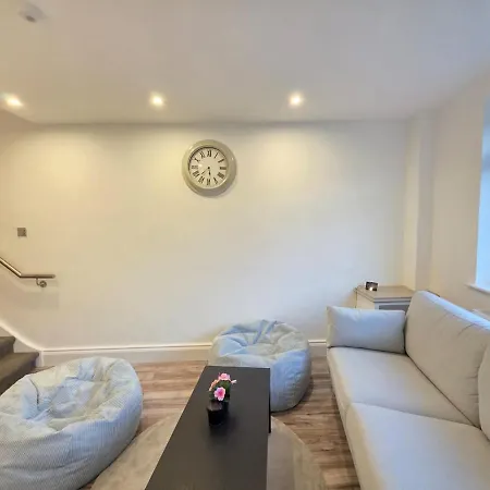 Casa de Férias 18 Anfield 5 Min Walk Sleeps 7 4br 5bed 3bathrms Liverpool