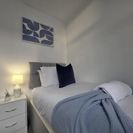 Casa de Férias 18 Anfield 5 Min Walk Sleeps 7 4br 5bed 3bathrms