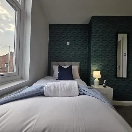 Casa de Férias 18 Anfield 5 Min Walk Sleeps 7 4br 5bed 3bathrms