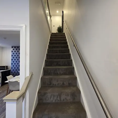 18 Anfield 5 Min Walk Sleeps 7 4br 5bed 3bathrms Casa de Férias Liverpool
