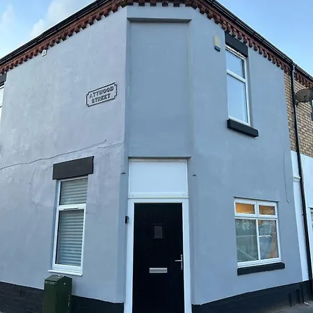 Casa de Férias 18 Anfield 5 Min Walk Sleeps 7 4br 5bed 3bathrms *