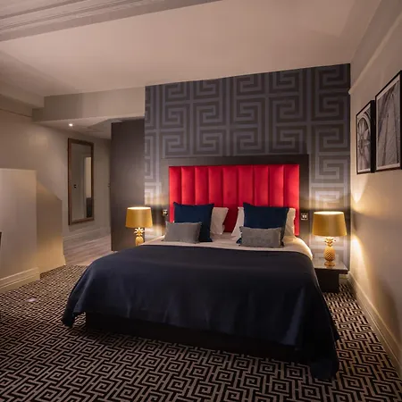 62 Castle Street 4*